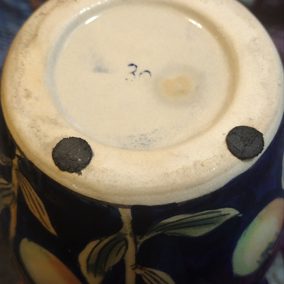 Italian Majolica Cobalt Blue Porcelain Vase W/ Lemon Design - Picture 5 of 7